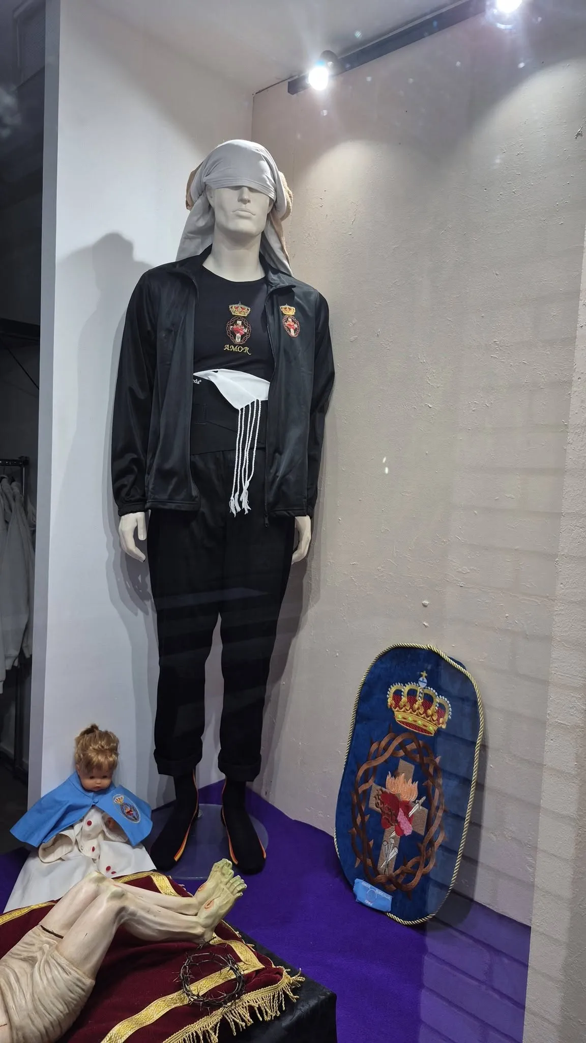 Camiseta de costalero en escaparate