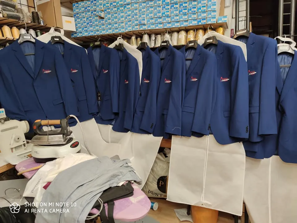 Uniformes laborales confeccionados en el taller